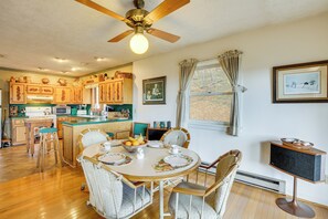 Dining - Ski, Hike & Unwind: Mtn-View Gem w/ Deck in Boone (Boone)