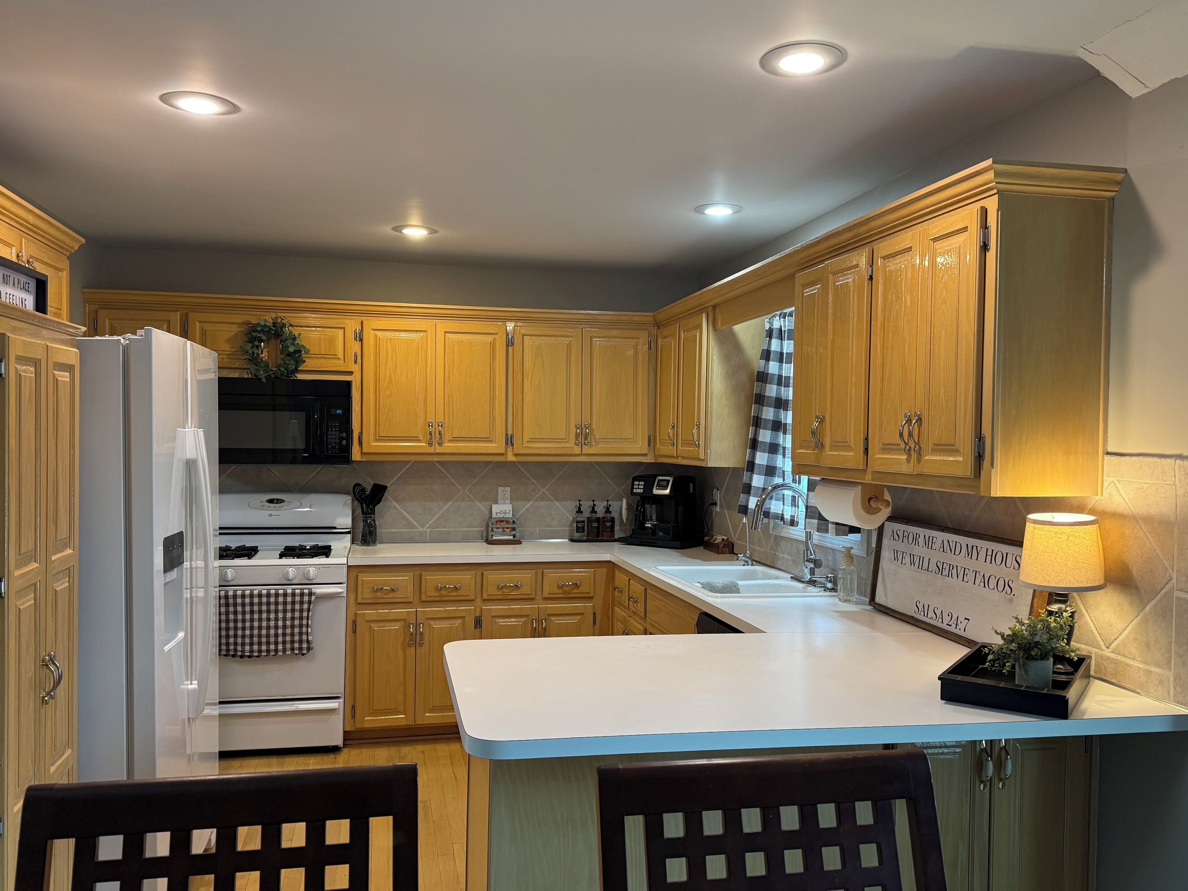 Microondas, horno, placa de cocina y lavavajillas