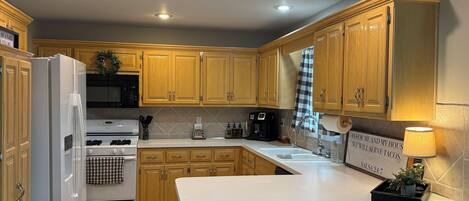 Micro-ondes, four, plaque de cuisson, lave-vaisselle