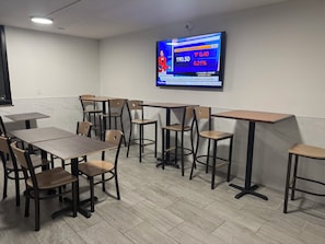 Dining - Roseville Inn (Roseville)