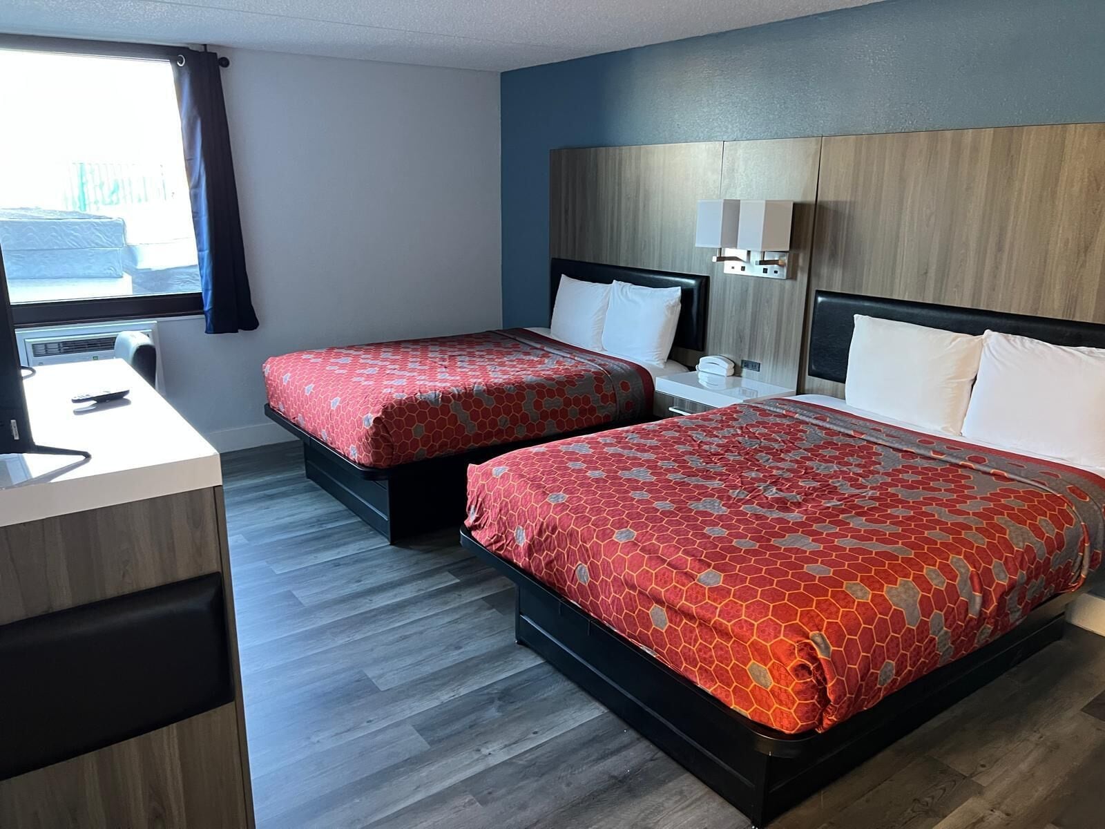 Habitación estándar con 1 cama matrimonial o 2 individuales | Escritorio, espacio para trabajar con laptop y wifi gratis 