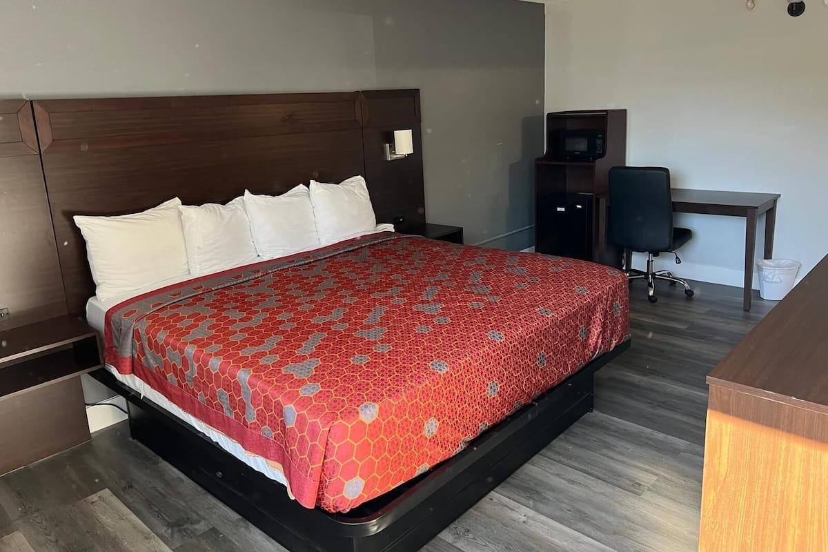 Desk, laptop workspace, free WiFi