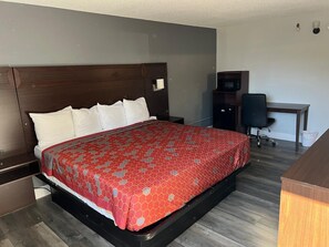 Escritorio, espacio para trabajar con laptop y wifi gratis 