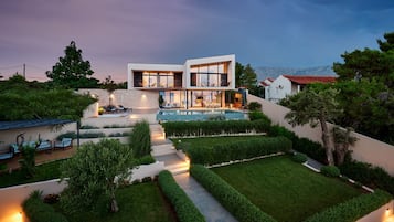 House (Four bedroom Vila with pool and hot t) | Exterior