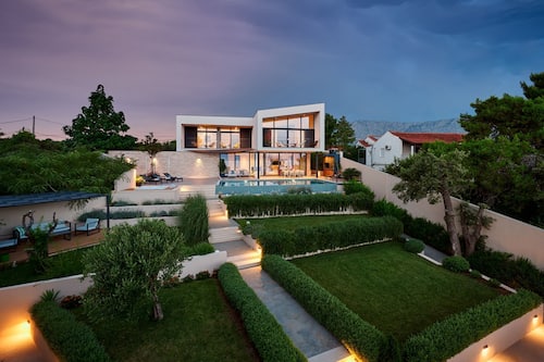 House (Four bedroom Vila with pool and hot t) | Exterior