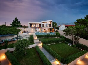 Talo (Four bedroom Vila with pool and hot t) | Ulkopuoli