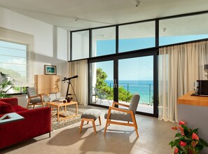 Talo (Four bedroom Vila with pool and hot t) | Olohuone | 32–tuumainen taulutelevisio, jossa digitaalikanavat