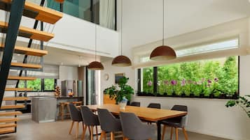 House (Four bedroom Vila with pool and hot t) | Dining room