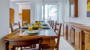 Dining - Vita Portucale | Visconde 3BR with Private Terrace (Almada)
