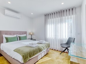 3 bedrooms, iron/ironing board, Internet, bed sheets - Vita Portucale | Almada Chic Design 3BR (Almada)