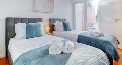 Vita Portucale | Aroeira 4 Bdr Pool & Golf Retreat