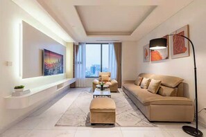 Phòng Suite dành cho gia đình, 3 phòng ngủ, quyền sử dụng Club Lounge, quang cảnh thành phố | Minibar với thức uống miễn phí, két bảo mật tại phòng