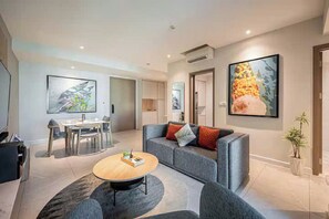 Phòng Suite Presidential, 2 phòng ngủ, quyền sử dụng Club Lounge, quang cảnh thành phố | Minibar với thức uống miễn phí, két bảo mật tại phòng