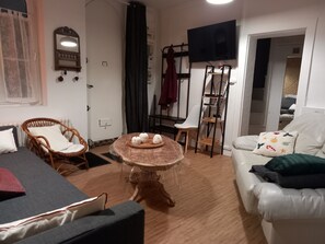 Books - La Tourelle, 4/6 places, furnished with garage (Péronne)