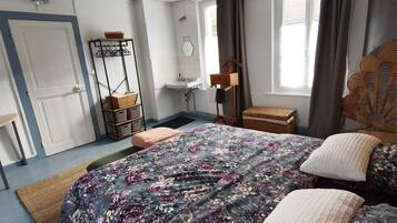 4 dormitorios, tabla de planchar con plancha, wifi y ropa de cama