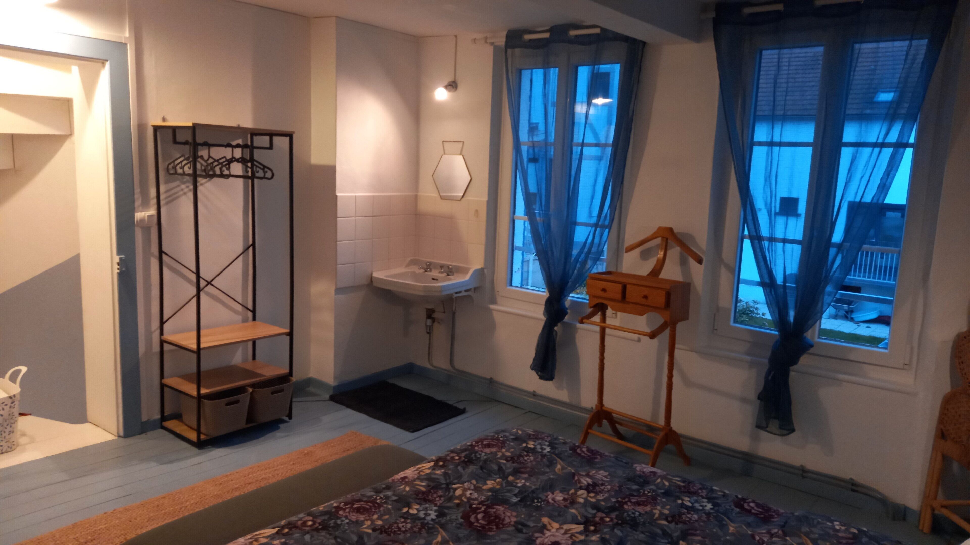 4 chambres, fer et planche à repasser, Wi-Fi, draps fournis