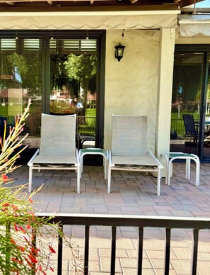 Terrace/patio - 3-Bedroom Condo in Palm Desert – Enjoy Access to Private Golf/Tennis/Pickleball! (Palm Desert)