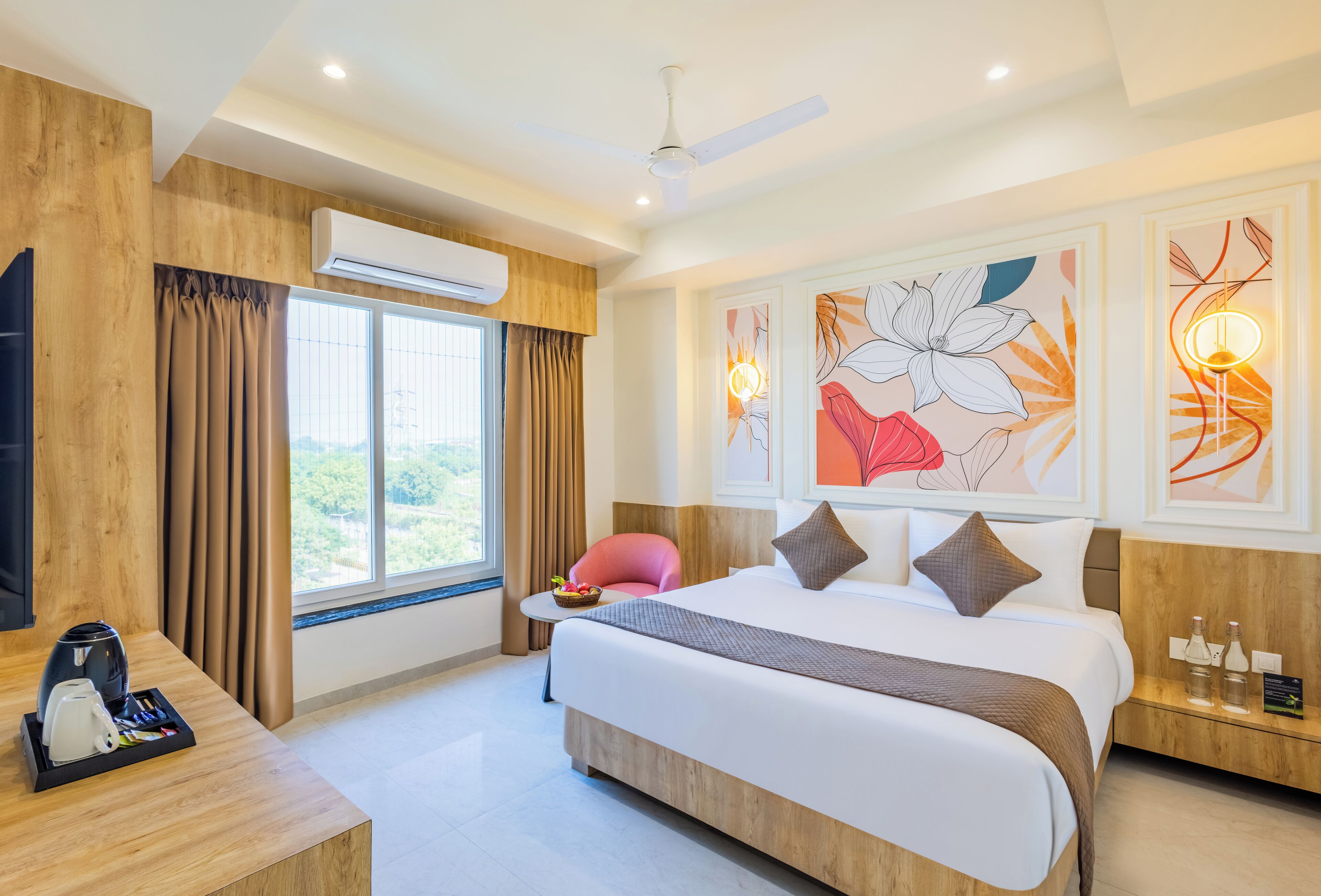 グランド ダブルルーム | デスク、可動式ベッド、WiFi (無料)、ベッドシーツ