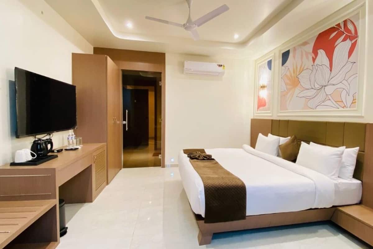 Grand Double Room | Desk, free WiFi
