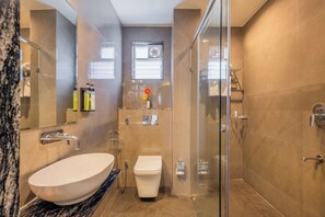 Kostenlose Toilettenartikel, Haartrockner, Handtücher, Seife
