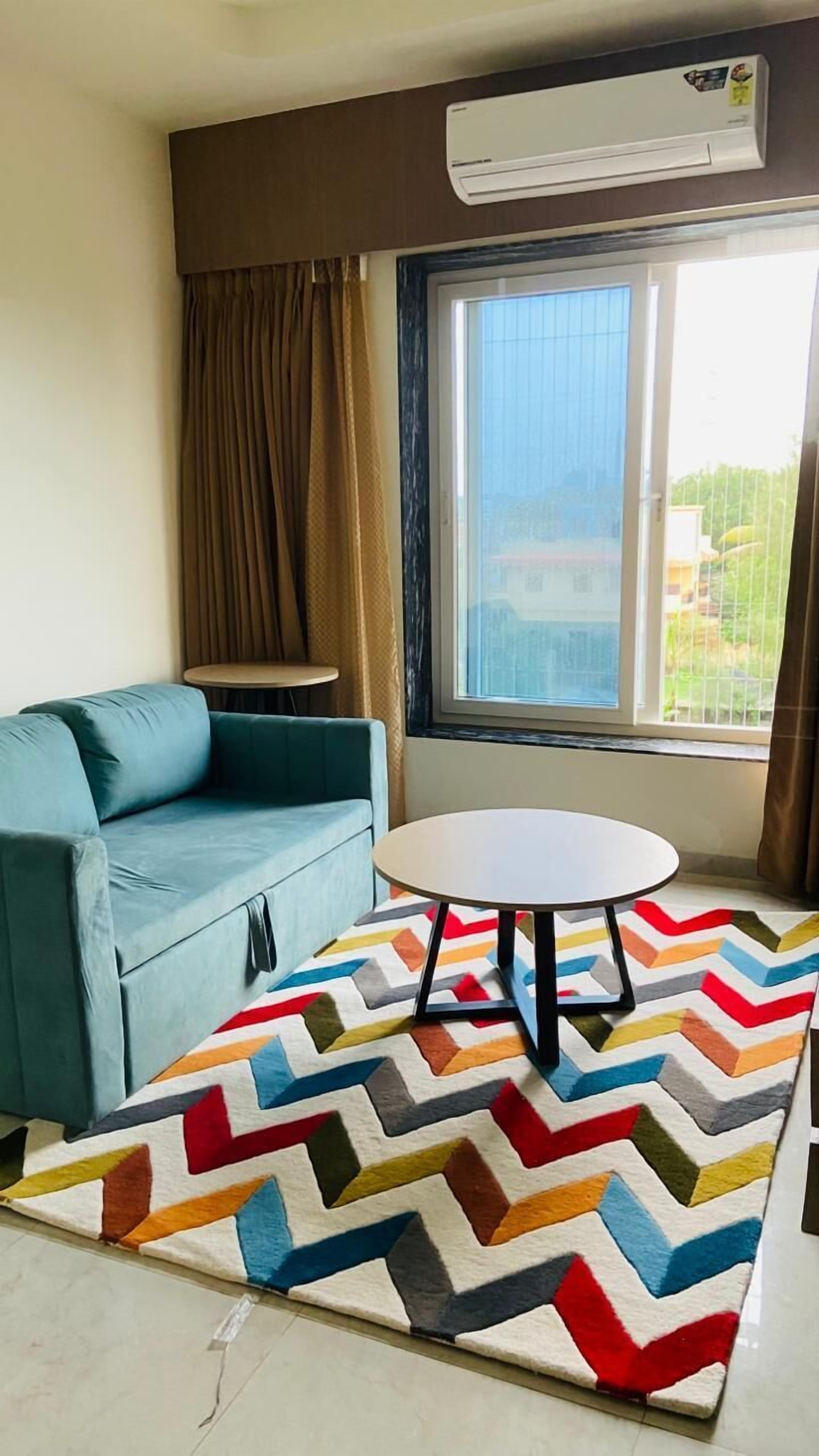 Executive Suite, City View | Living area