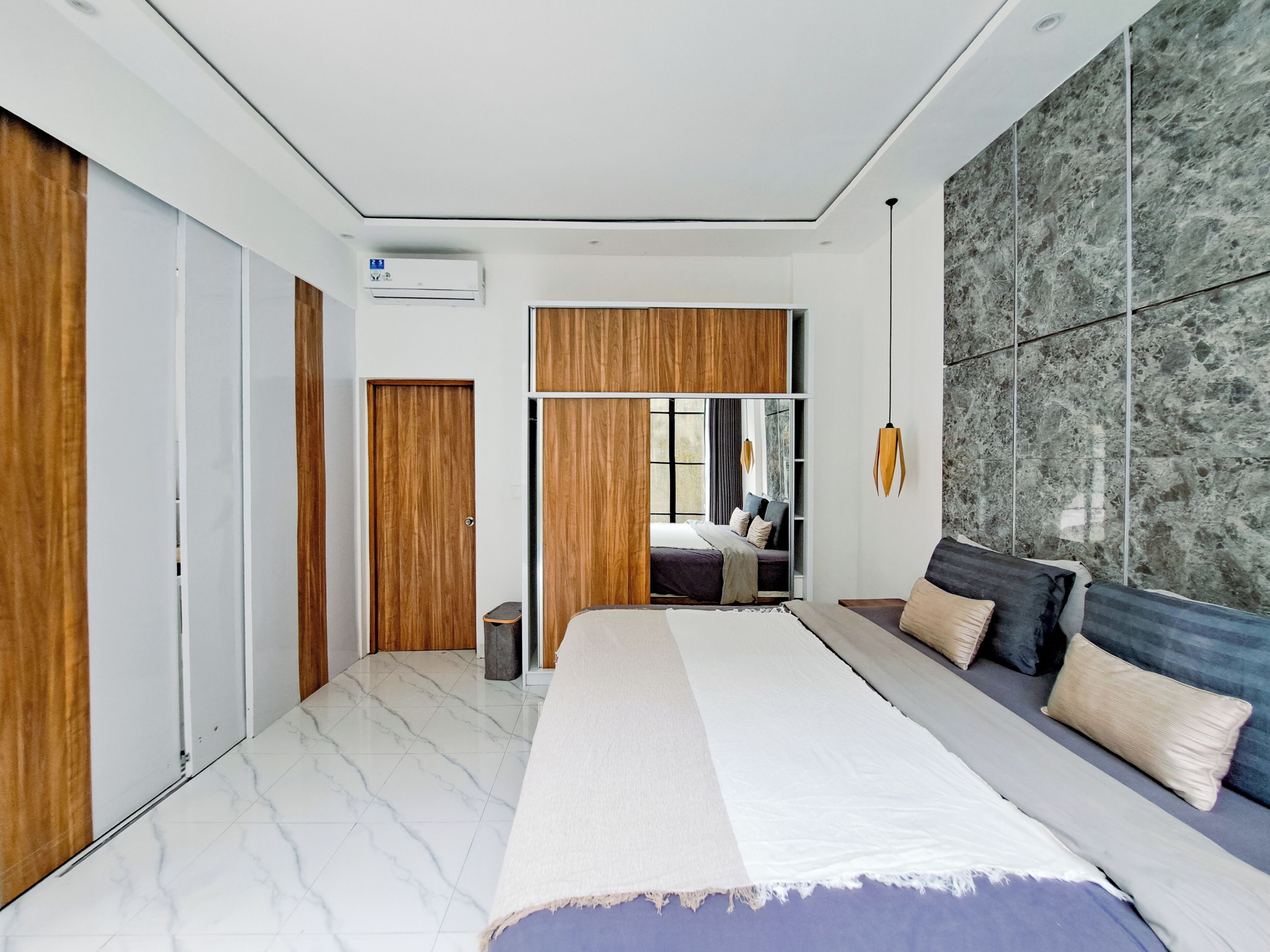 In-room safe, desk, laptop workspace, soundproofing