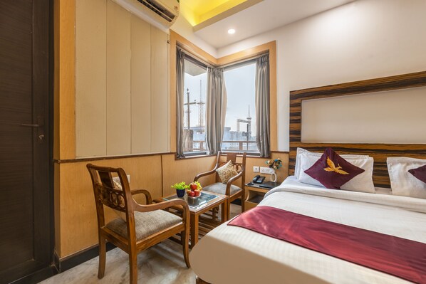 مكتب ومساحة عمل للكمبيوتر المحمول وواي فاي مجانًا