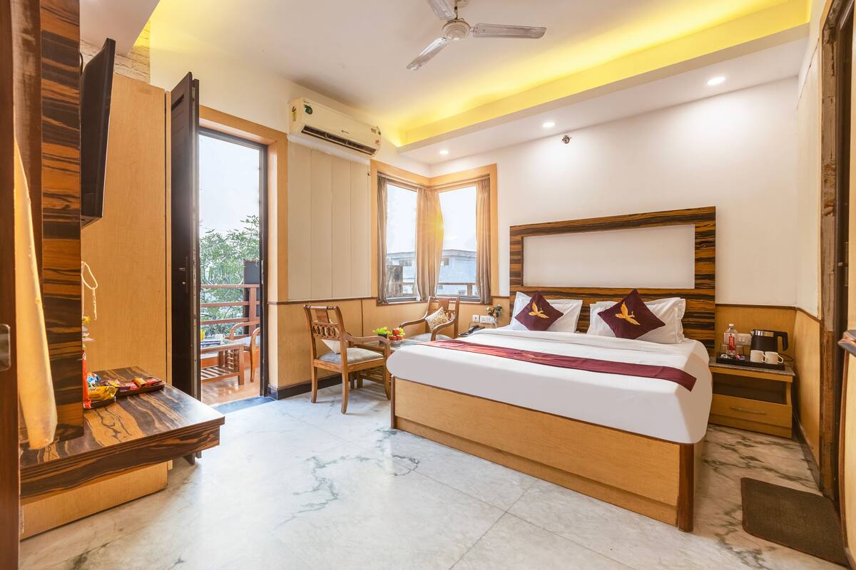 Deluxe Double Room, Balcony | Desk, laptop workspace, WiFi (free)