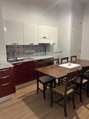 Refrigerador y microondas 