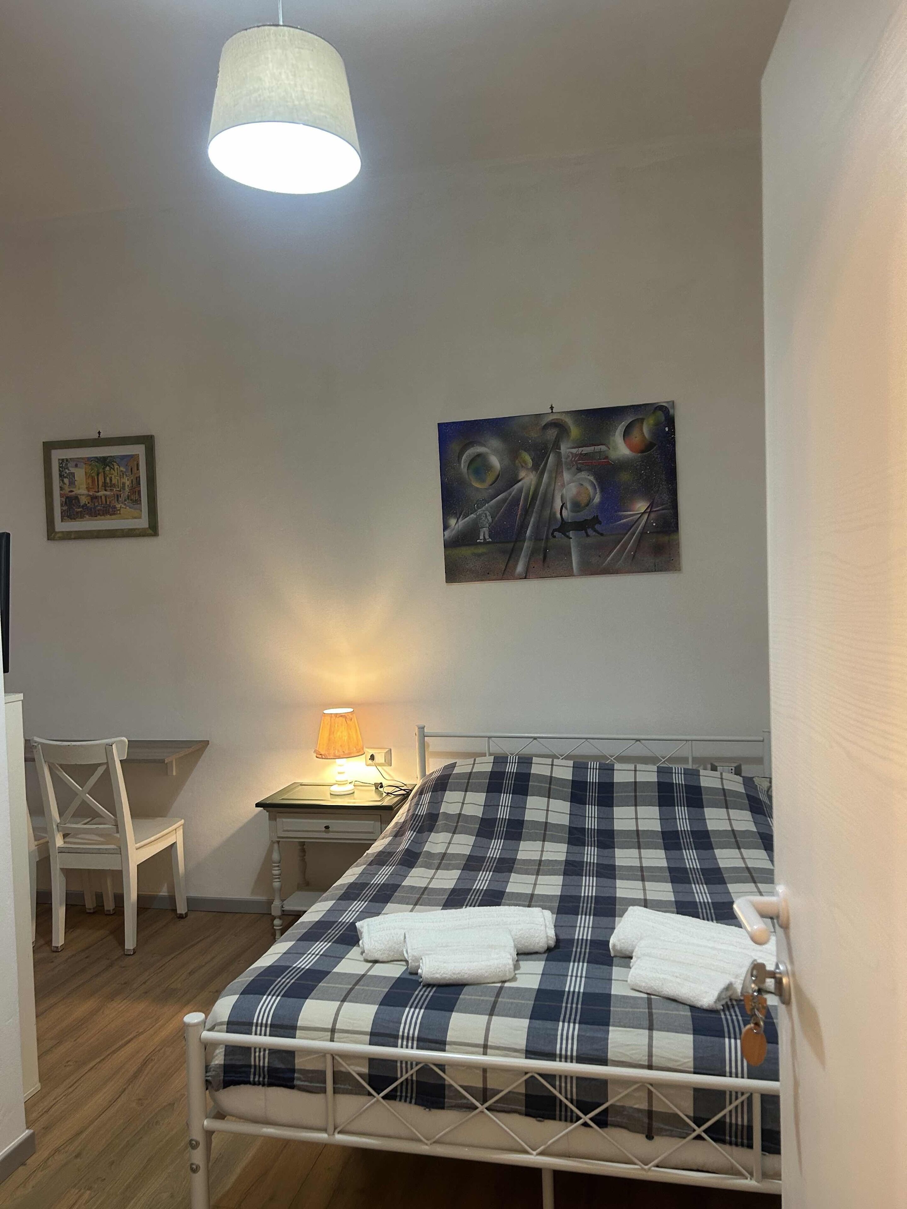 غرفة كلاسيكية | مكتب ومساحة عمل للكمبيوتر المحمول وواي فاي مجانًا