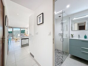 Bathroom - Le Golfe Vermeil by Interhome (Le Grau du Roi)