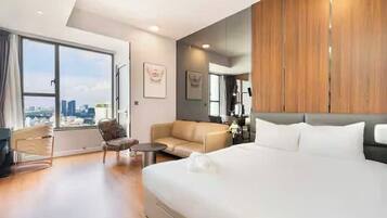 Grand Suite, 1 Bedroom, Club lounge access, City View | In-room safe, individually decorated, individually furnished, desk