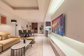 Phòng Suite dành cho gia đình, 3 phòng ngủ, quyền sử dụng Club Lounge, quang cảnh thành phố | Két bảo mật tại phòng, trang trí khác biệt 