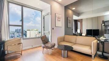 Grand Suite, 1 Bedroom, Club lounge access, City View | In-room safe, individually decorated, individually furnished, desk