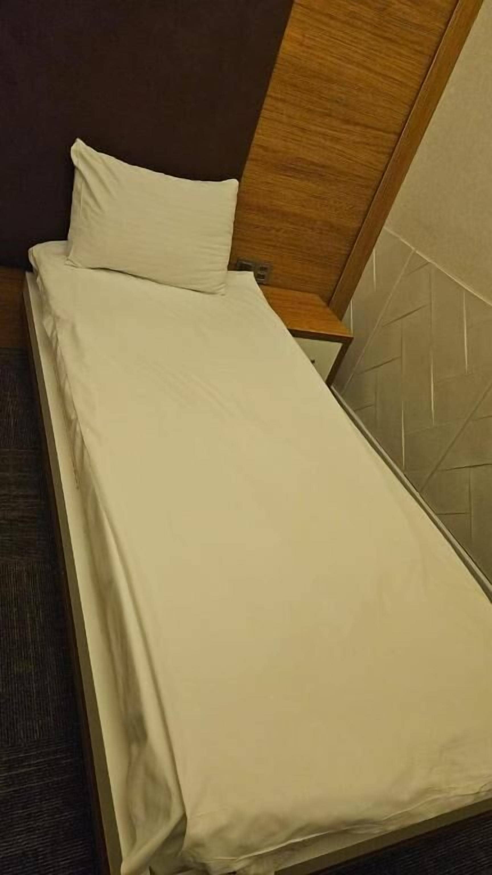 Quarto solteiro clássico, vista para a cidade | Área de estar