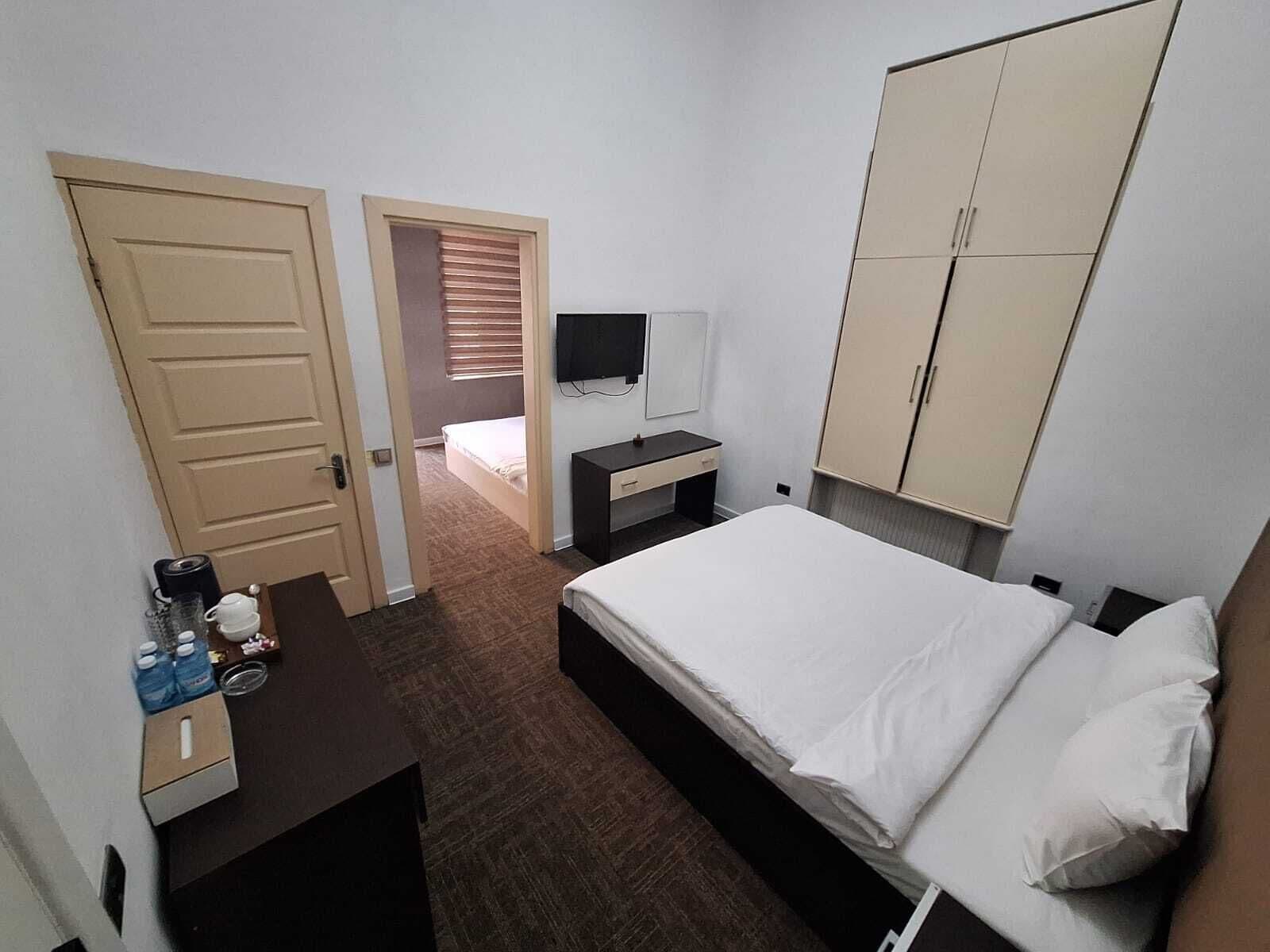 Quarto triplo família, sacada, vista para a cidade | Área de estar