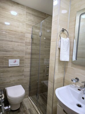 Shower, free toiletries, hair dryer, bathrobes - Cosy Hotel Baku  (Baku)