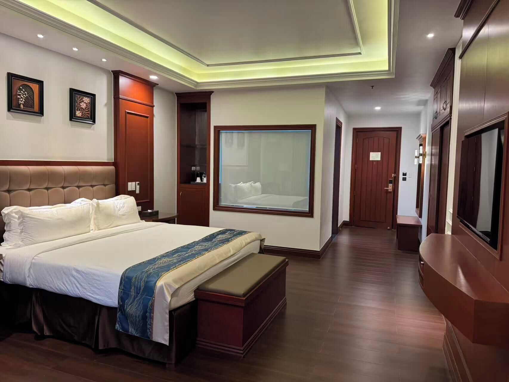 Junior Room | Desk, soundproofing, free WiFi, bed sheets