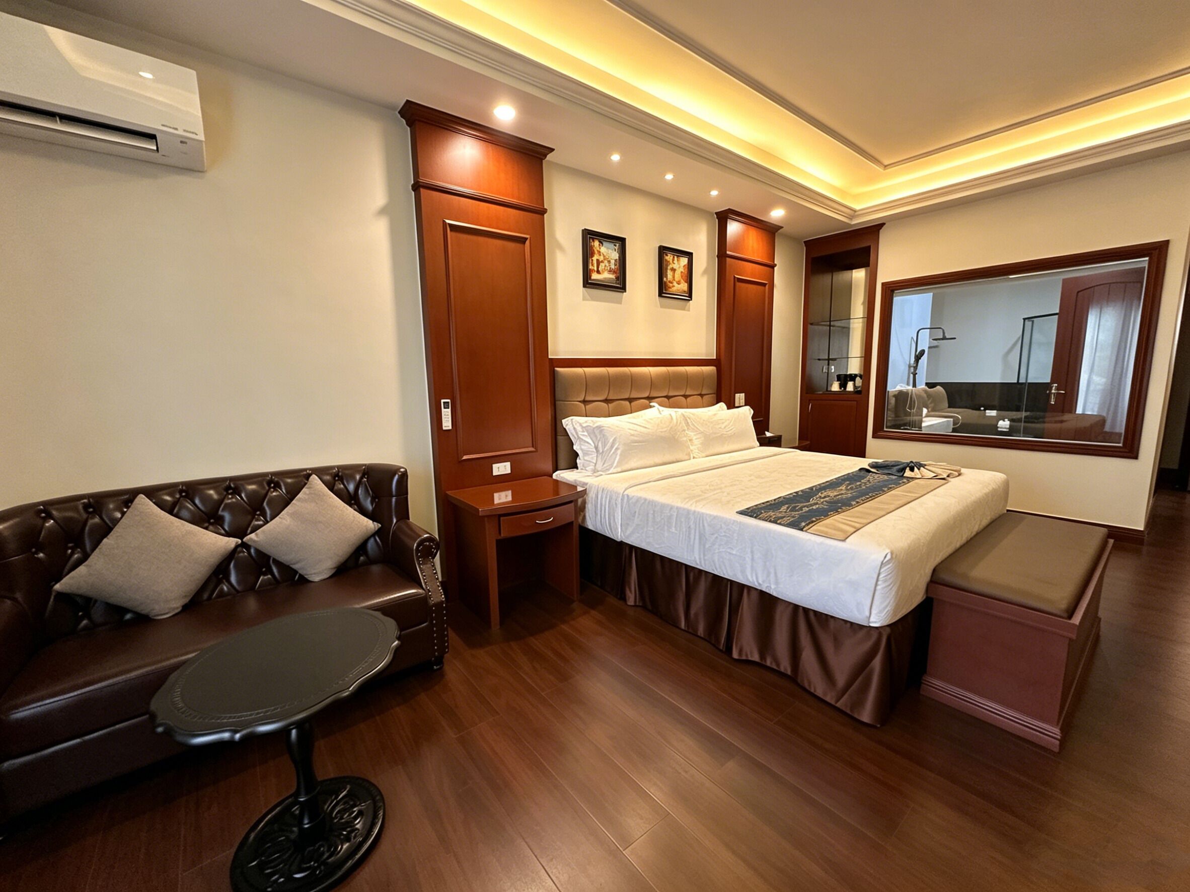 Superior Room, Hot Tub, Pool View | In-room safe, free WiFi, bed sheets