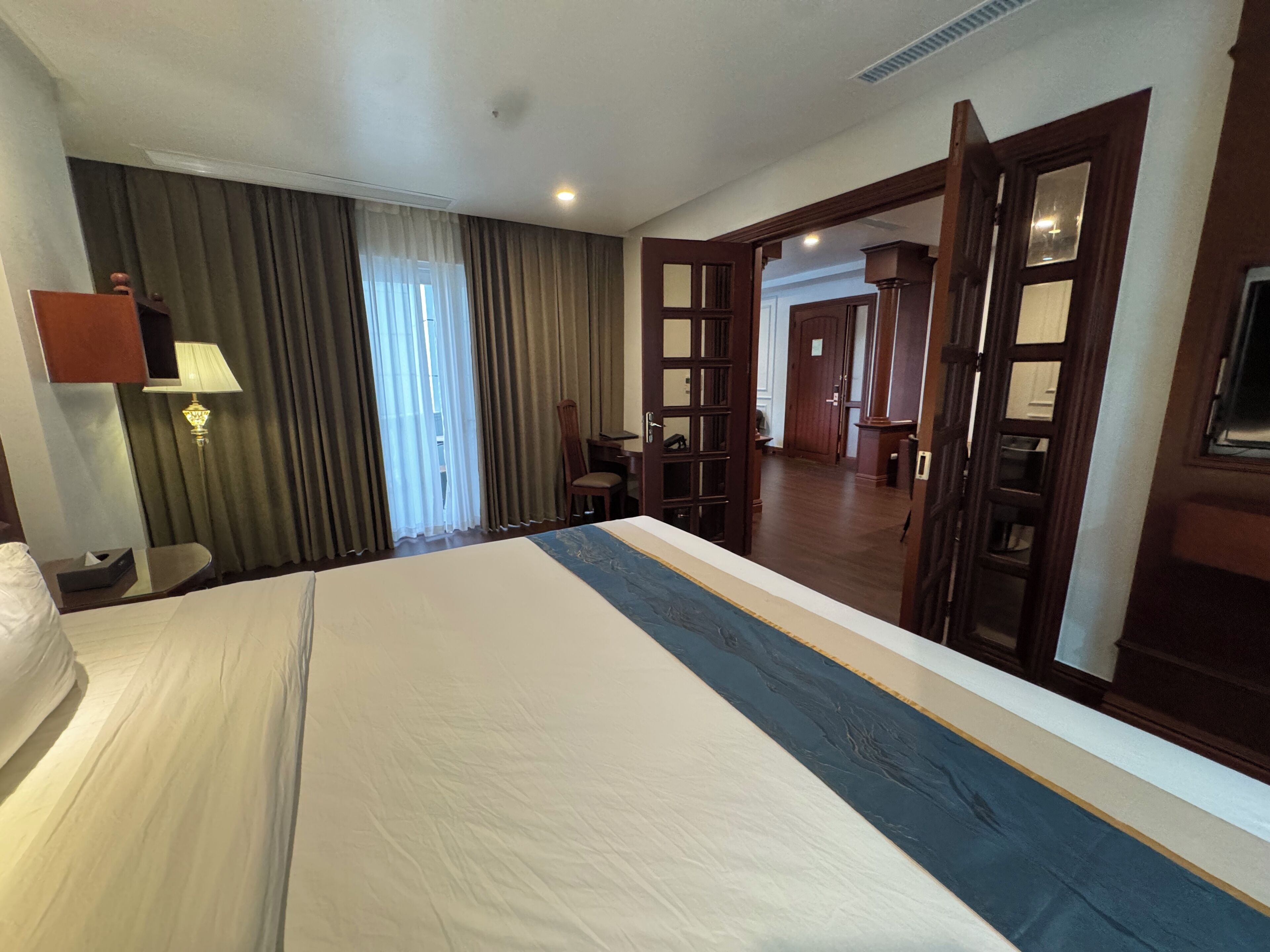 Deluxe Studio, Terrace, Pool View | Desk, soundproofing, free WiFi, bed sheets