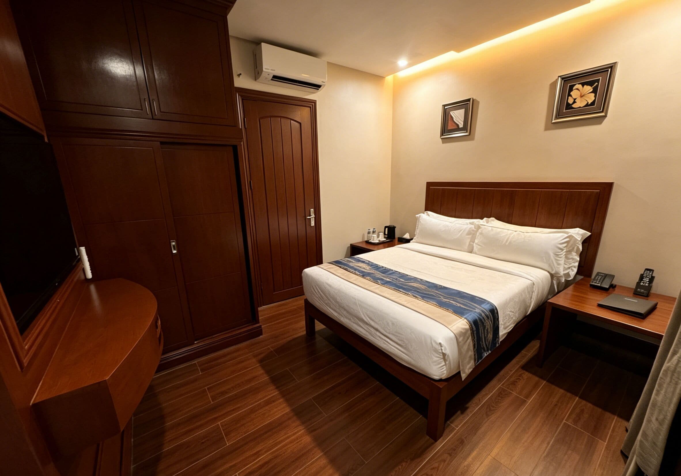 Pool Side Room | In-room safe, free WiFi, bed sheets
