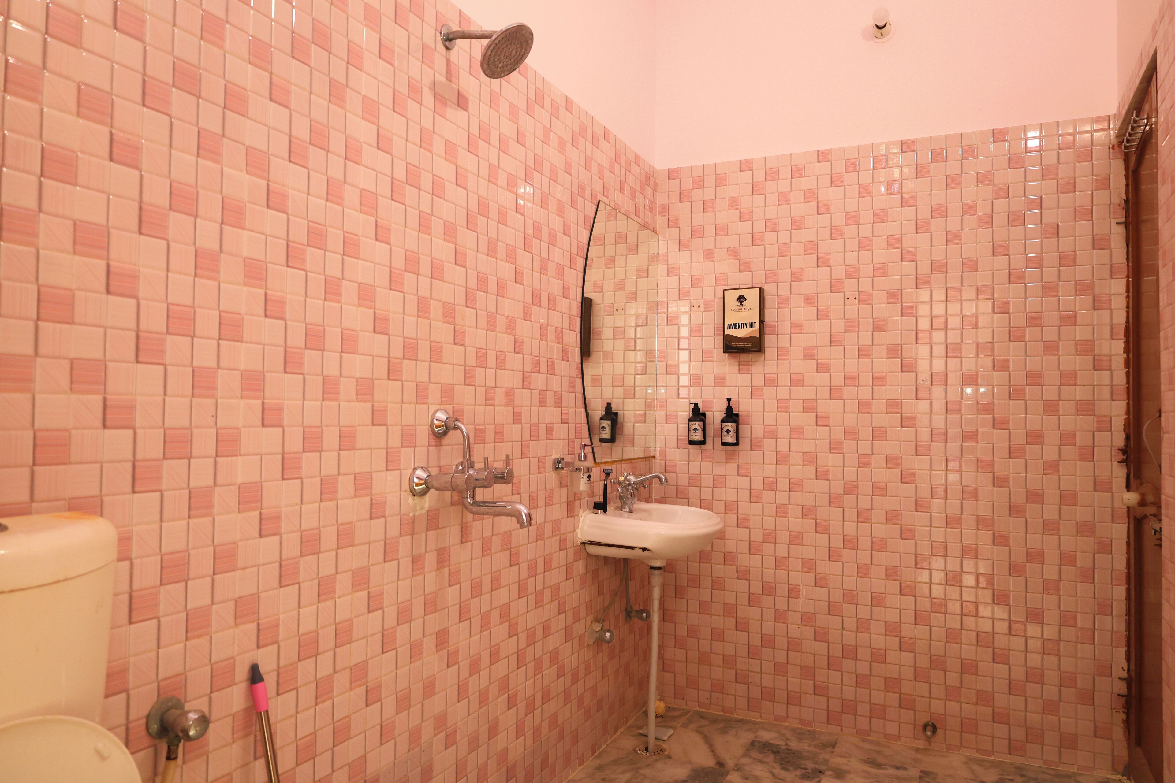 Hårtørrer, håndklæder, Sæbe, Shampoo