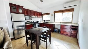 Fridge, microwave, oven, coffee/tea maker