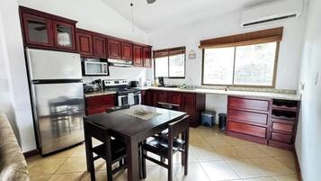 Fridge, microwave, oven, coffee/tea maker