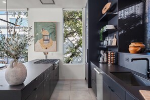 Fridge, microwave, oven, stovetop - Pool, Putting Green, Game Room, Rooftop | Bouldin Collective 902A by AvantStay (Austin)