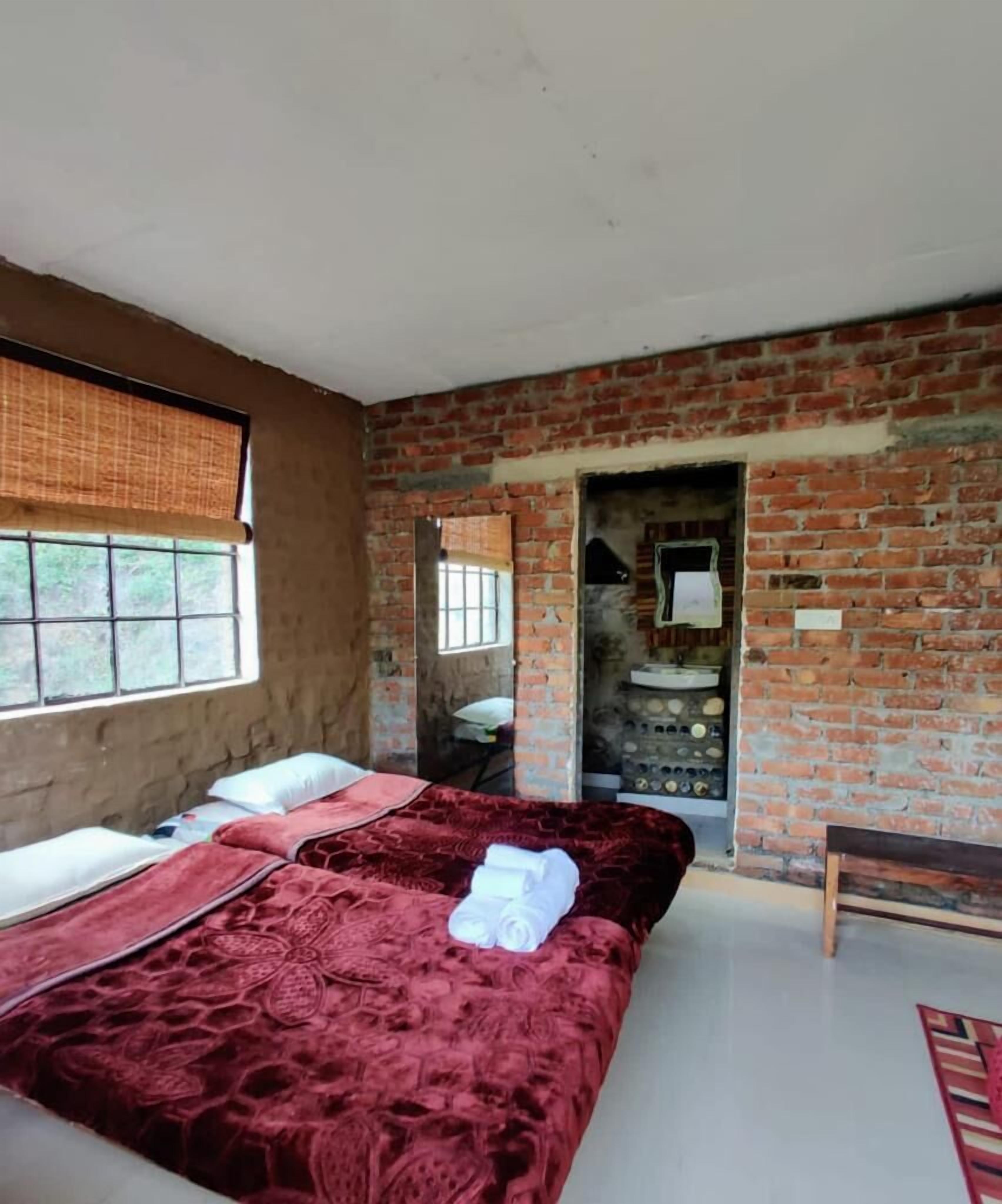 Deluxe Room, Mountain View | Rollaway beds, free WiFi, bed sheets