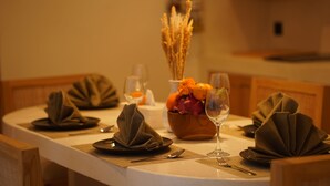Dining - 5 mins to Finns Beach Club & Trendy Hot places (Tibubeneng)
