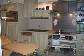 Kühlschrank, Ofen, Herdplatte, Geschirrspüler