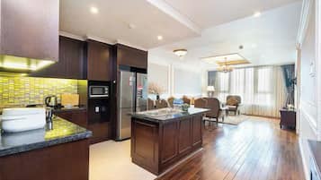 Grand Suite, 1 Bedroom, Club Lounge Access, City View | Private kitchen | Full-size fridge, microwave, oven, stovetop