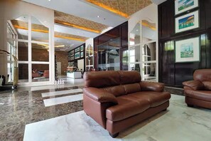 Reception - Zenith Luxstay Pavillon Le'man Residence (Xuan Hoa)